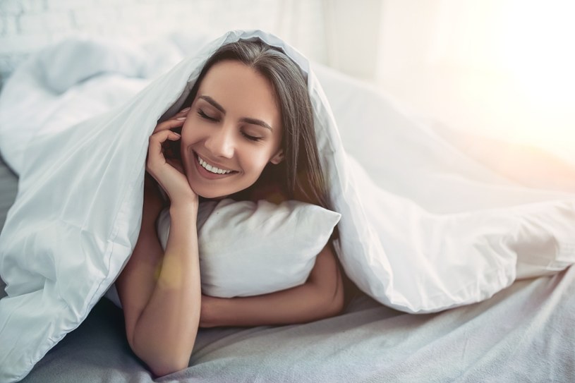 Upalne noce utrudniają zasypianie? Te sposoby pomagają Egipcjanom i Japończykom