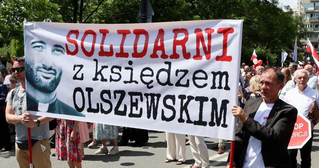 Jak traktowany jest ksiądz Olszewski? Premier zabrał głos