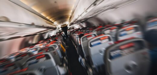 Samolot wpadł w turbulencje nad oceanem. Ludzie wylecieli z foteli