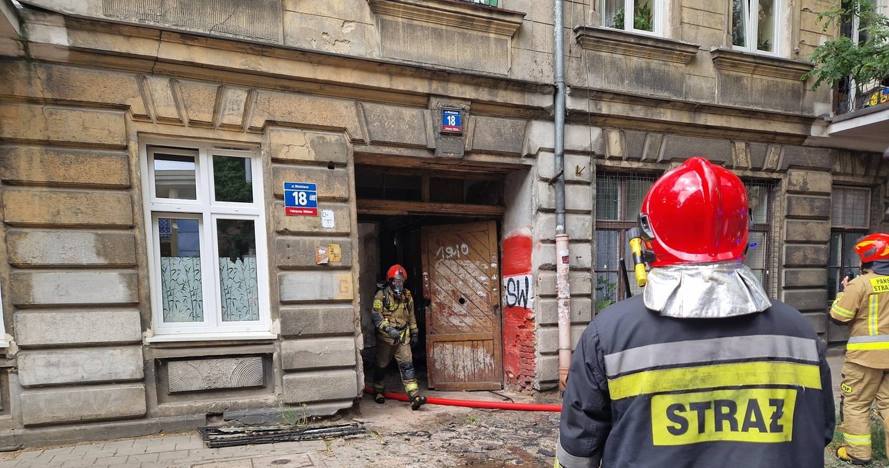Pożar kamienicy w Łodzi. Do szpitala trafił 3-latek