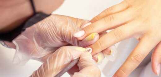 Chcesz mieć najmodniejsze paznokcie tego lata? Butter Glazed French Manicure jest dla ciebie