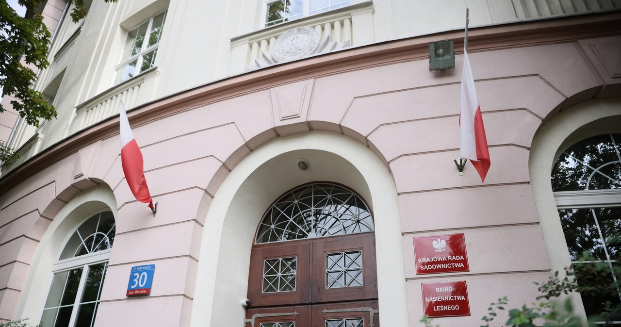 Policja i prokuratura w siedzibie KRS. Są nowe informacje