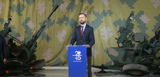Szef MON wyśmiewa plotki o obniżeniu budżetu na obronność. Mamy „rekord rekordów”