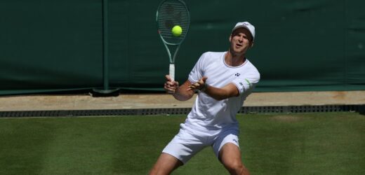 Dramatyczne sceny na Wimbledonie. Hubert Hurkacz skreczował