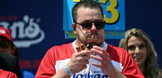 Amerykanin zjadł 58 hot dogów w 10 minut