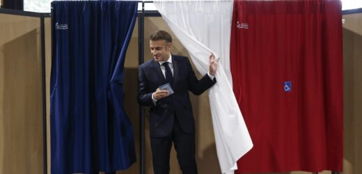 Macron czeka i milczy. Jest oświadczenie Pałacu Elizejskiego