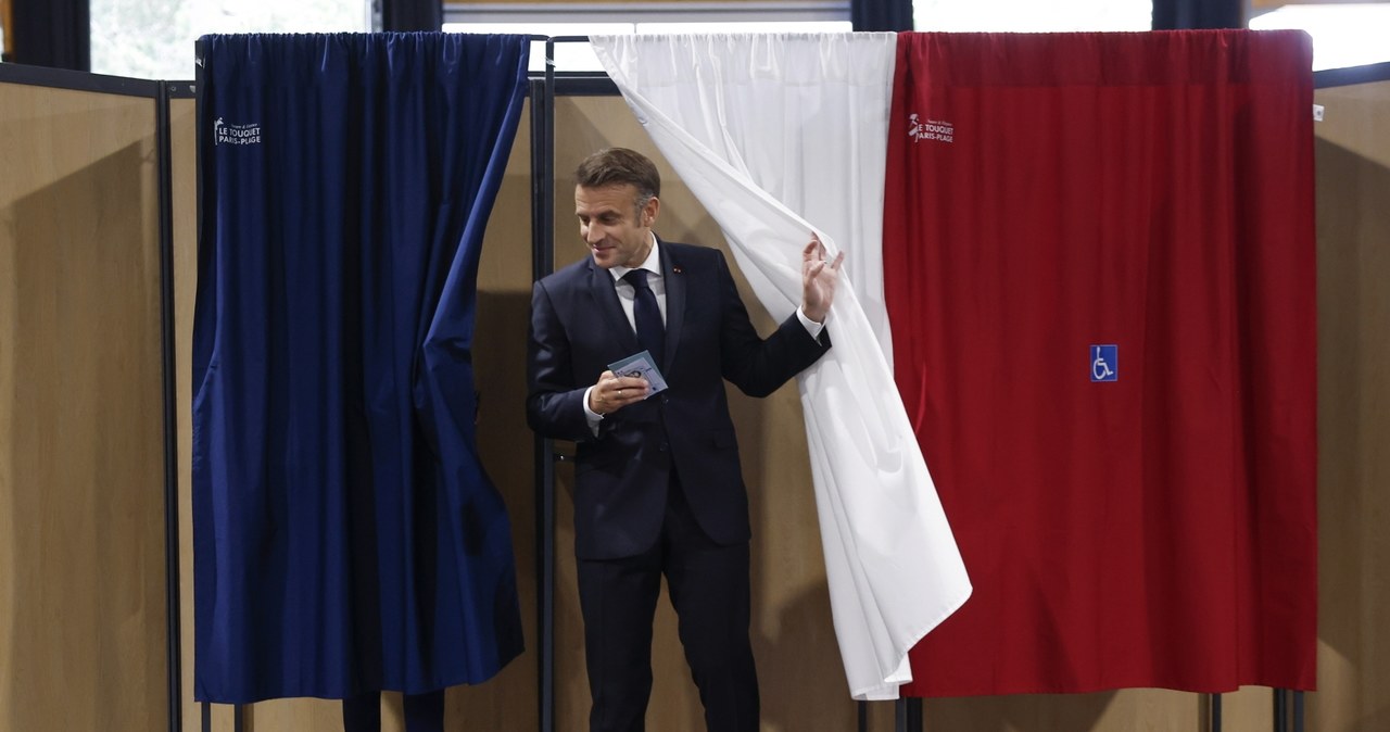 Macron czeka i milczy. Jest oświadczenie Pałacu Elizejskiego