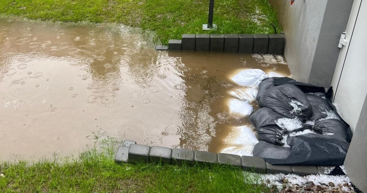 Ulewy, grad, podtopienia na południu Polski. Alerty trzeciego stopnia