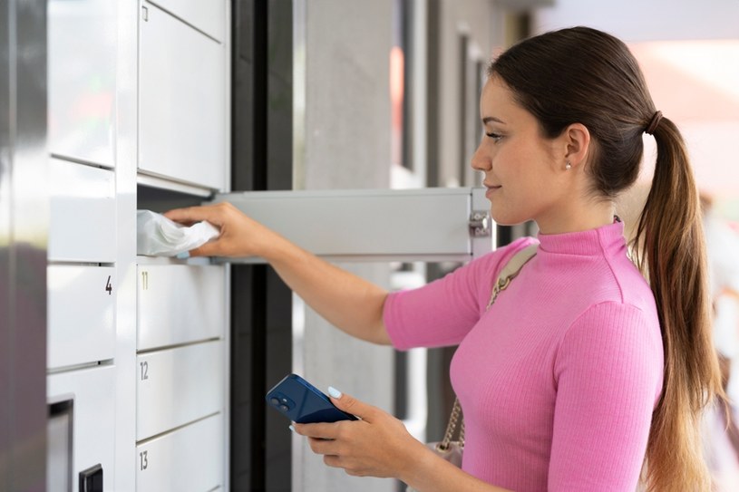 Korzystasz z automatów paczkowych? Uważaj na znajdujące się na nich bakterie