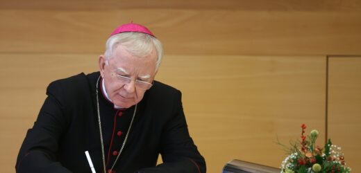 Watykan wstrzymał dekret abp. Marka Jędraszewskiego
