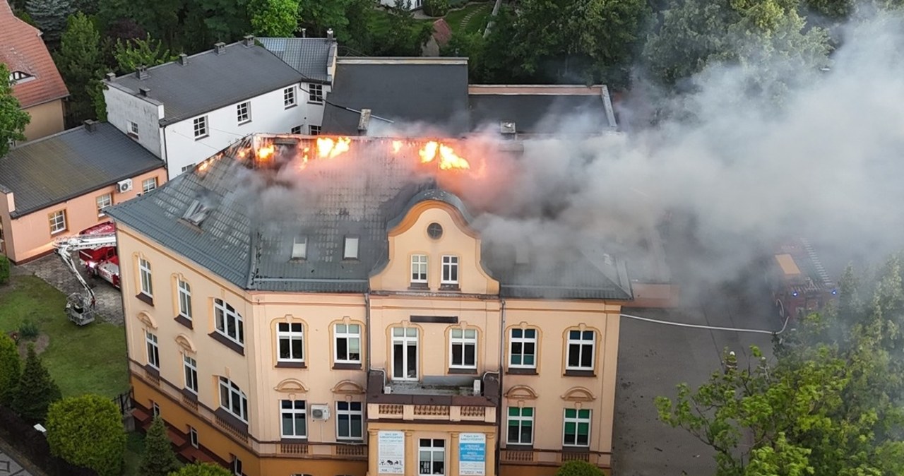 Duży pożar przychodni w Białogardzie [NAGRANIE]