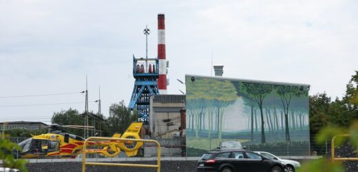 Wstrząs w kopalni Rydułtowy. Ratownicy dotarli do jednego z górników