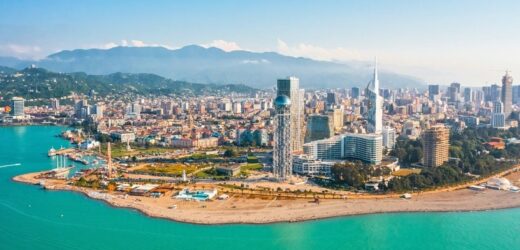 „Mały Dubaj” zachwyca nowoczesną architekturą i plażami. Polacy chętnie wybierają ten kierunek