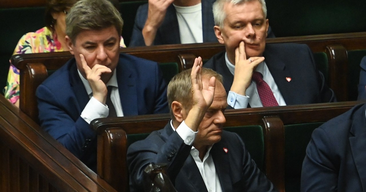 Tusk po głosowaniu: Giertych i Sługocki zostaną zawieszeni i pozbawieni funkcji