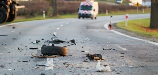 Wypadek busa na A4. W pojeździe było 8 osób
