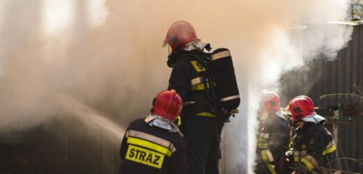 ​Pożar sklepu z materiałami budowlanymi w Żaganiu. „Wszędzie gryzący dym”