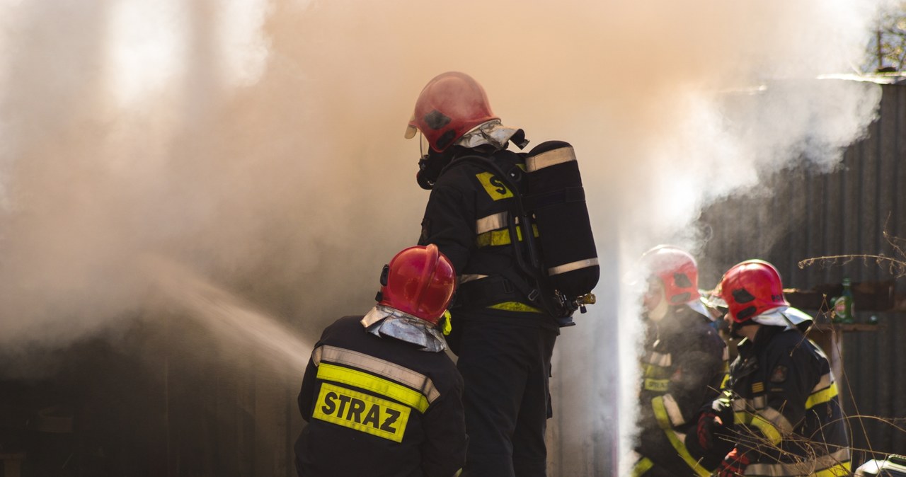 ​Pożar sklepu z materiałami budowlanymi w Żaganiu. „Wszędzie gryzący dym”