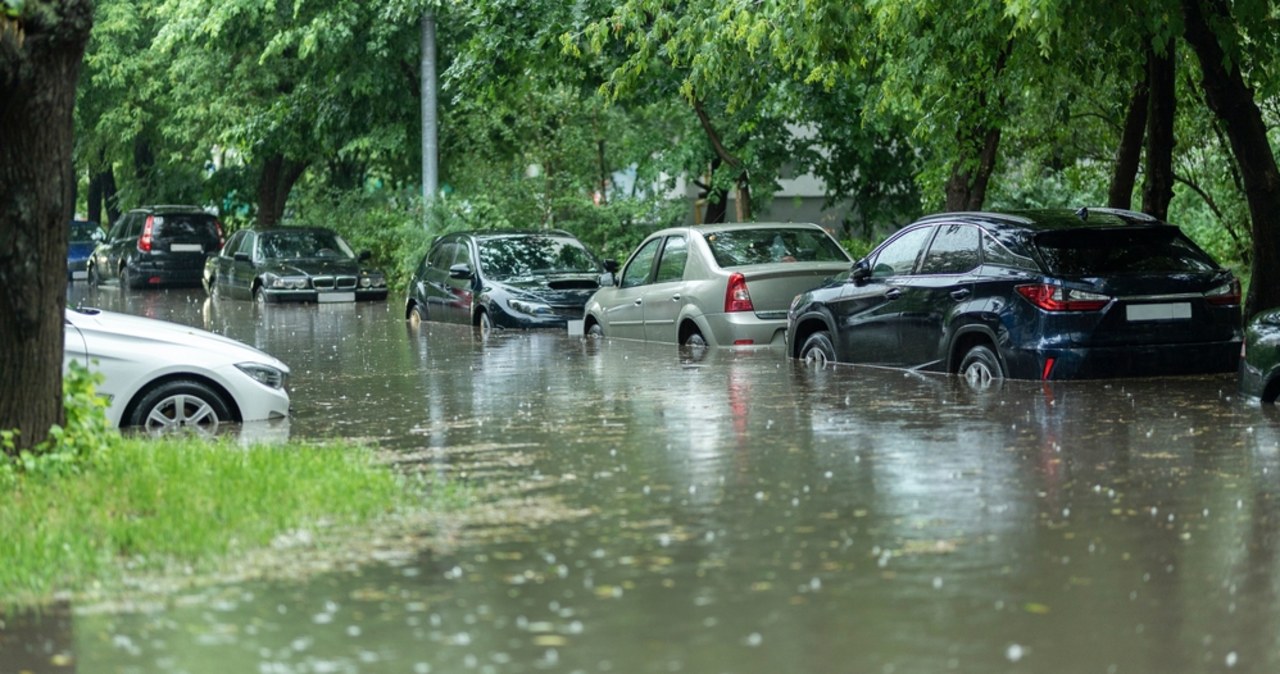 Pogodowy armagedon w Kielcach. Pozrywane dachy i zalane ulice