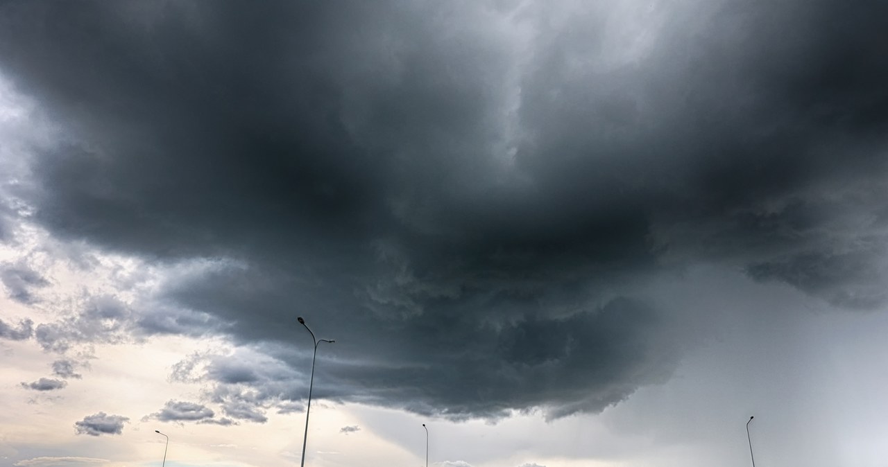 Kolejne burze po południu i wieczorem przejdą nad Polską