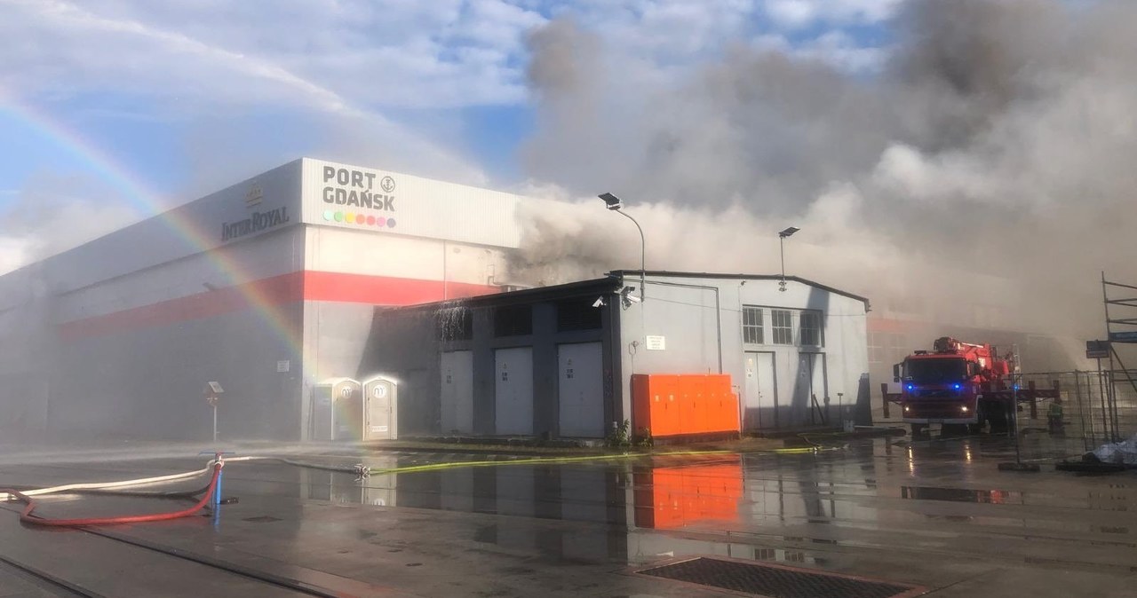 Pożar na terenie Portu Gdańsk. Jest apel służb do mieszkańców