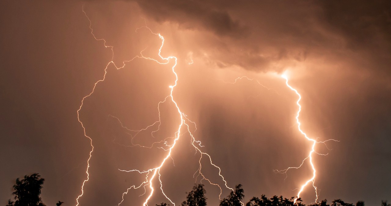 Gwałtowne burze i upały w Polsce. Są alerty IMGW