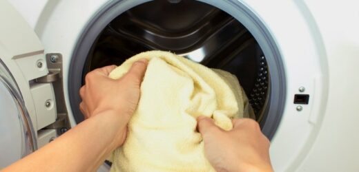 Jak prać ręczniki plażowe? Kluczowa jest temperatura i ilość detergentu