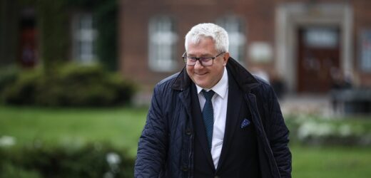 Problemy Czarneckiego i Złotowskiego. Chodzi o wyłudzenia pieniędzy na szkodę PE
