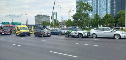 Wypadek na Alejach Jerozolimskich. Utrudnienia dla kierowców