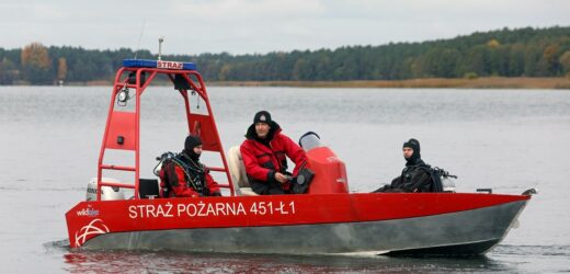 Siedem osób, w tym dzieci, wypadło z kajaków na Parsęcie