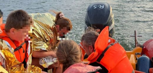 Na Śniardwach zatonął housebot. Czesi stracili cały dobytek