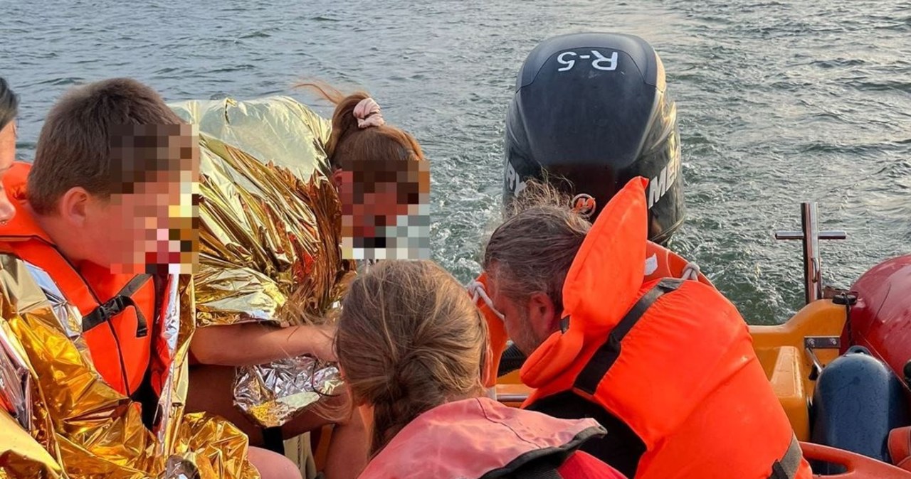 Na Śniardwach zatonął housebot. Czesi stracili cały dobytek