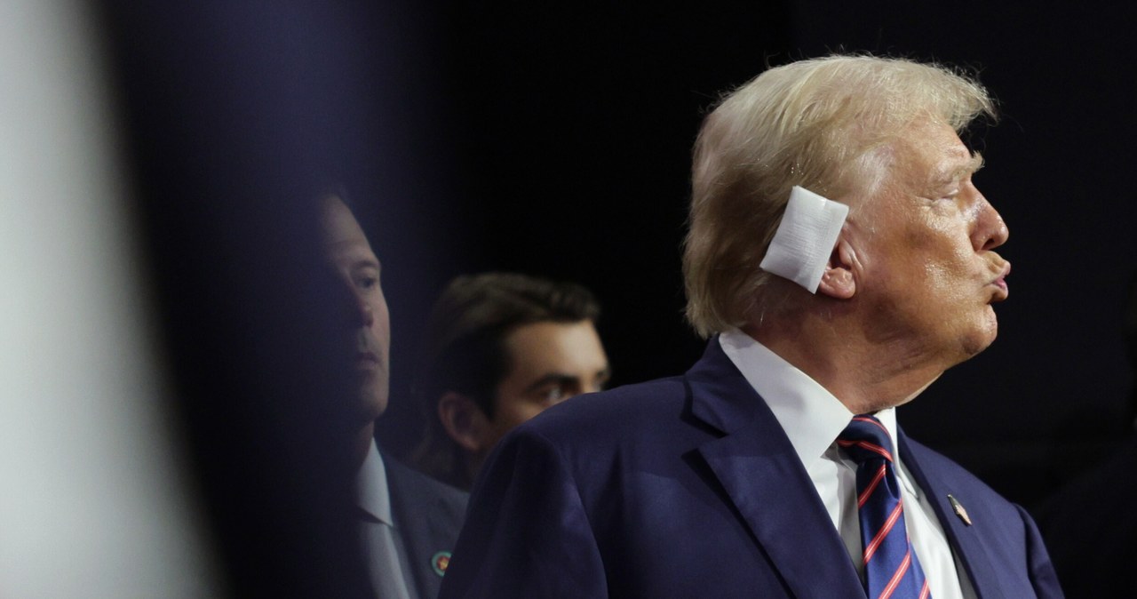Kuloodporny Trump i jego zabandażowani zwolennicy