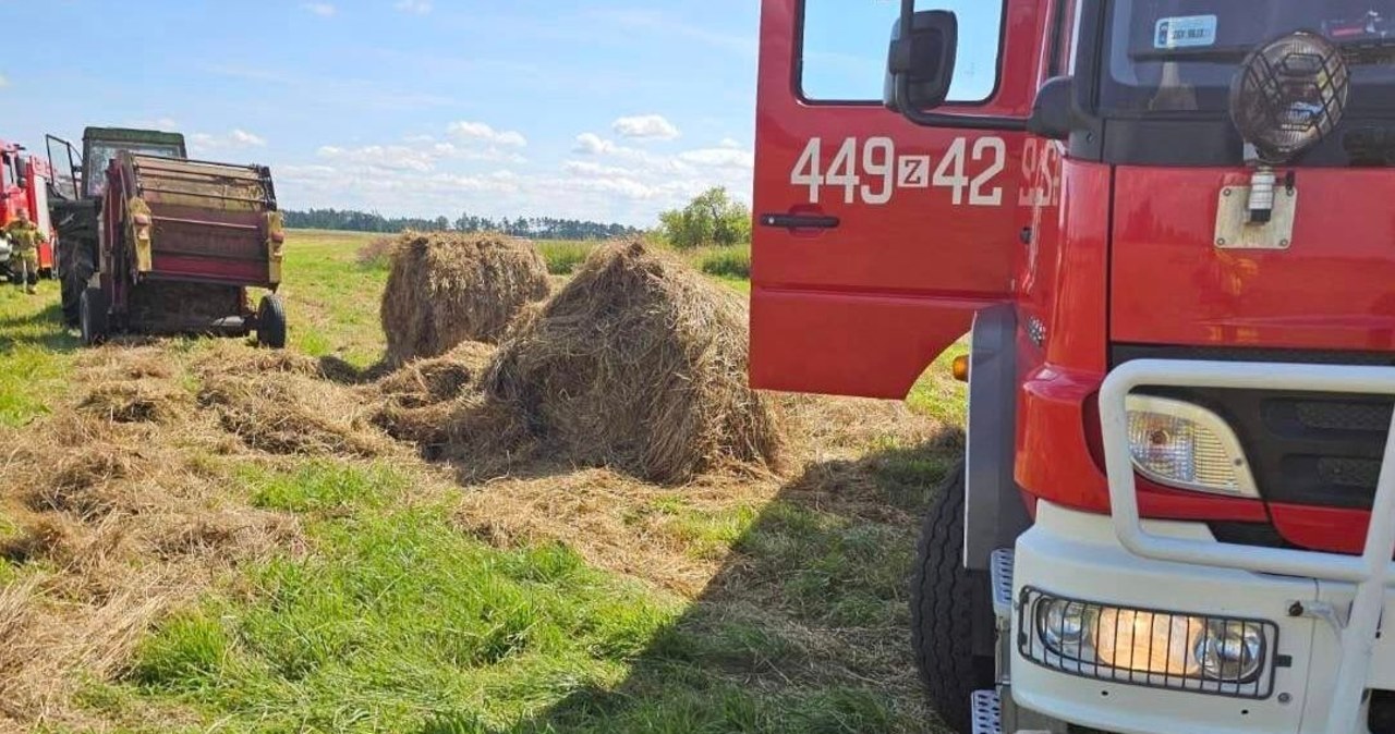 Tragedia podczas sianokosów. 61-latek wciągnięty w prasę do siana