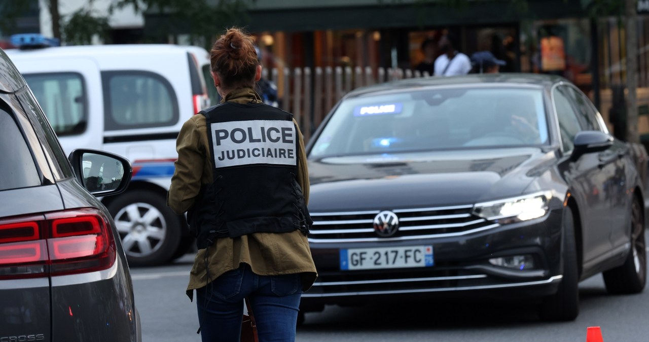 Nożownik zaatakował policjanta w centrum Paryża