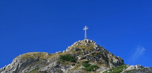 Kłódka na górskim szlaku to nie jest wyraz miłości