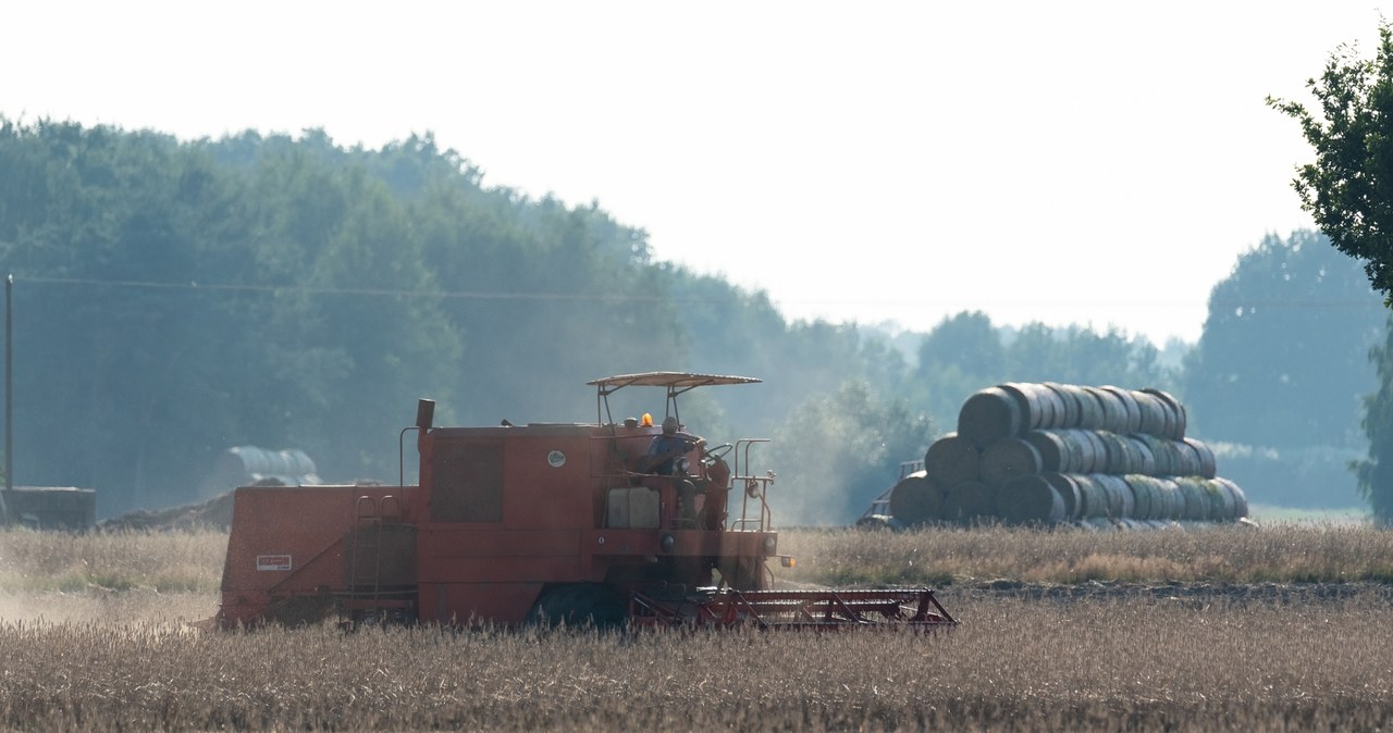 ​17-latek obsługiwał kombajn, poraził go prąd