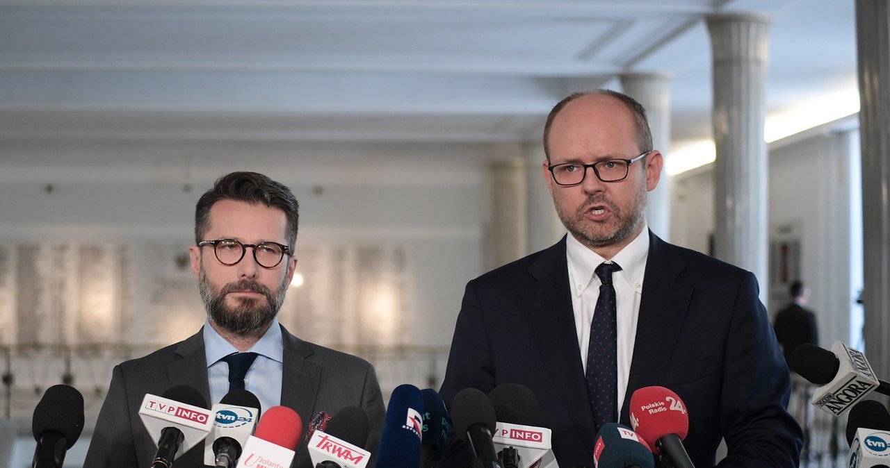 Przydacz oskarża: Sikorski i Tusk zatrudniają absolwentów „moskiewskiej szkoły szpiegów”