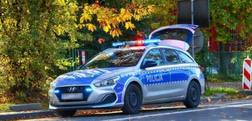 Wysyłał buziaki policjantom i wjechał rowerem w słup