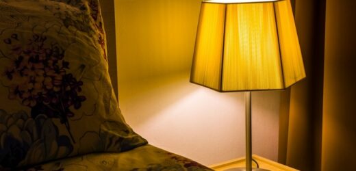 Zostawiasz w sypialni zapaloną lampkę? Skutki mogą być niemiłą niespodzianką