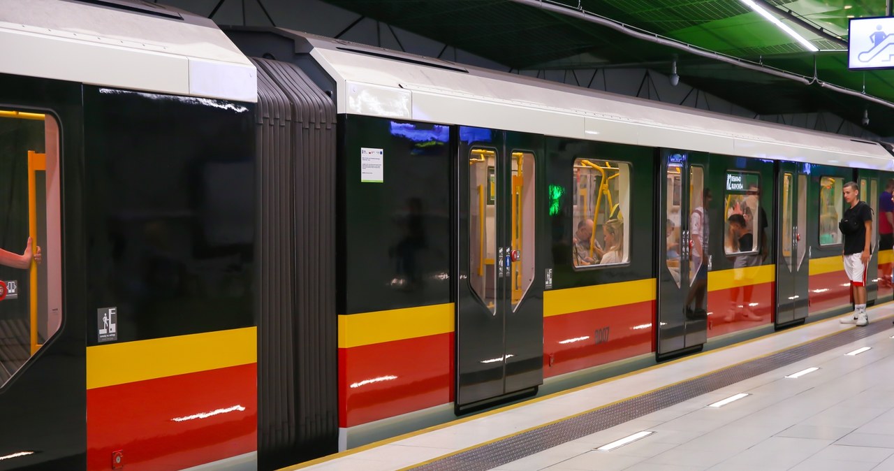 Utrudnienia na pierwszej linii metra, pociągi nie przejeżdżają przez centrum