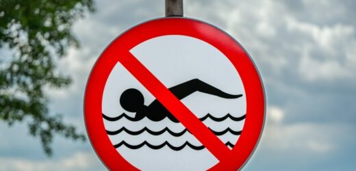 Zakaz kąpieli w jeziorze Ukiel