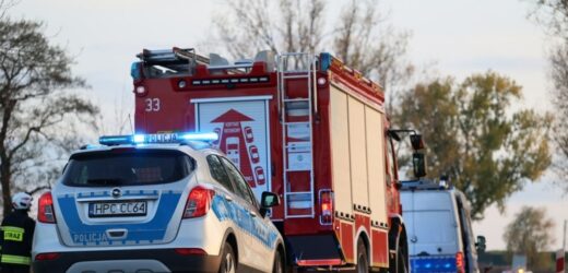Trzy osoby w szpitalu po zderzeniu wozu strażackiego z samochodem