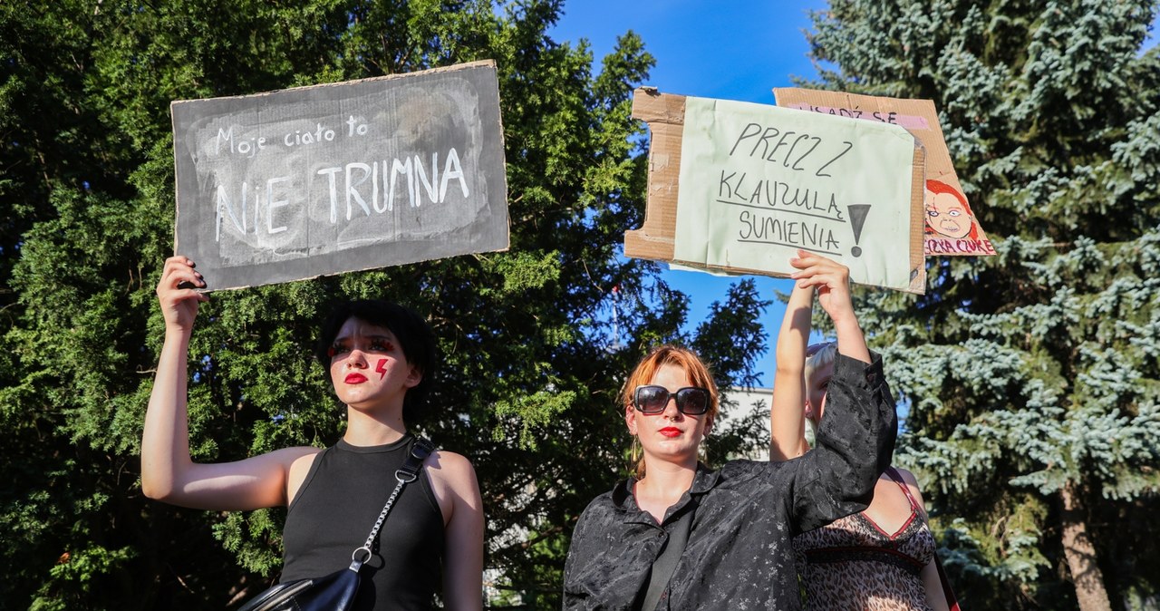 Gorąco przed Sejmem. Protestowali zwolennicy i przeciwnicy aborcji