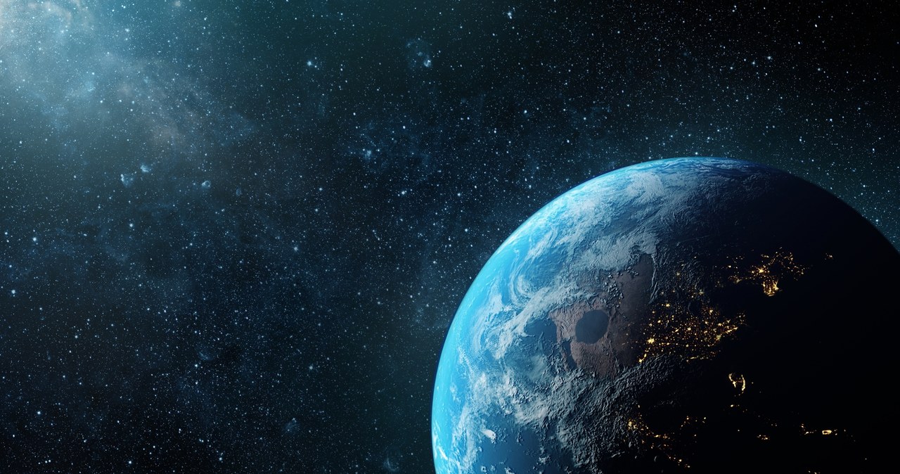 Odkrycie w Kosmosie: Gigantyczna planeta, jasna i zimna