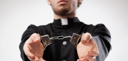 Kapłan archidiecezji warszawskiej zatrzymany. Handlował twardymi narkotykami