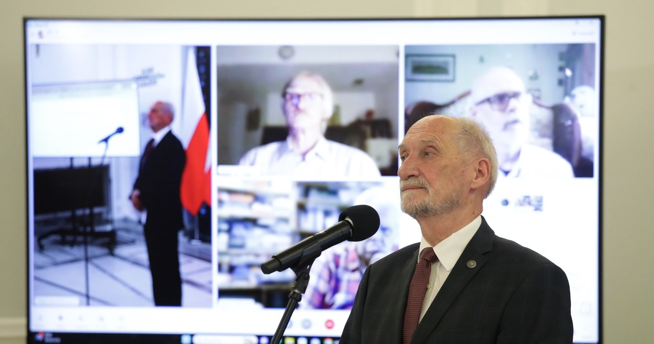 Katastrofa smoleńska: Macierewicz przedstawia nowe materiały