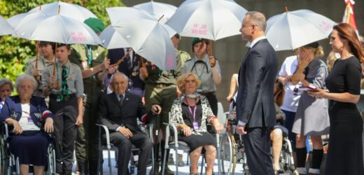 Prezydent Duda nadał odznaczenia państwowe uczestnikom Powstania Warszawskiego