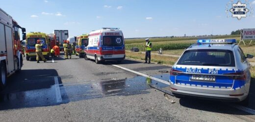 Tragedia na A4. Dwie osoby nie żyją, 7 rannych w zderzeniu busa i ciężarówki