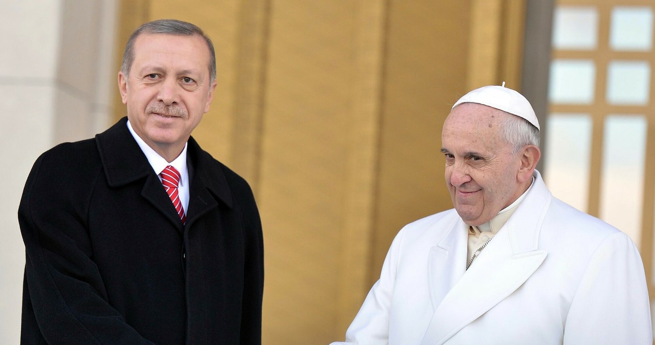 Oburzony Erdogan zadzwoni do papieża w sprawie igrzysk