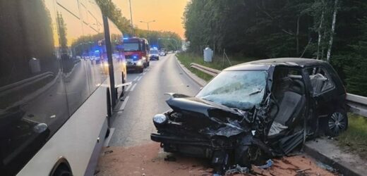 Zderzenie autobusu z samochodem w Gdyni. Trzy osoby ranne